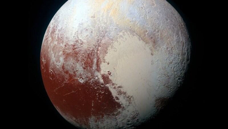 Der Zwergplanet Pluto in seiner ganzen Farbenpracht (Bild: NASA/JHUAPL/SwRI)