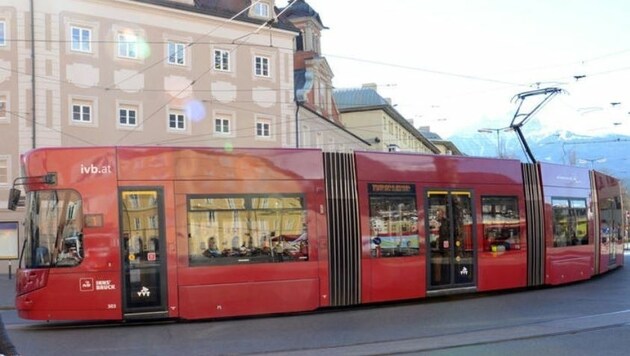 Die Innsbrucker Tram fährt auf drei Linien und weit über die Stadtgrenze hinaus. (Bild: Andreas Fischer)