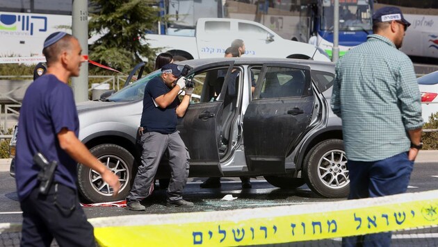 Spurensicherung nach dem Anschlag in Jerusalem (Bild: APA/AFP/MENAHEM KAHANA)
