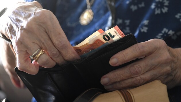 Das gesetzliche Pensionsplus dürfte 1,9 Prozent betragen. Aber: Wann gibt es das Geld? (Bild: APA/HARALD SCHNEIDER)