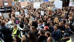 Protest gegen das Abtreibungsverbot in Polen (Archivbild) (Bild: APA/AFP/JANEK SKARZYNSKI)