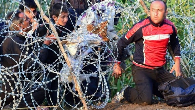 Ungarns Premier Orban machte den Beginn mit der Politik der Zäune - jetzt baut er mit Kanzler Kurz an der „Achse der Willigen“. (Bild: AFP)