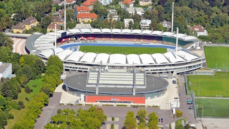 Das Linzer Stadion und die Tips-Halle davor (Bild: Stadt Linz)