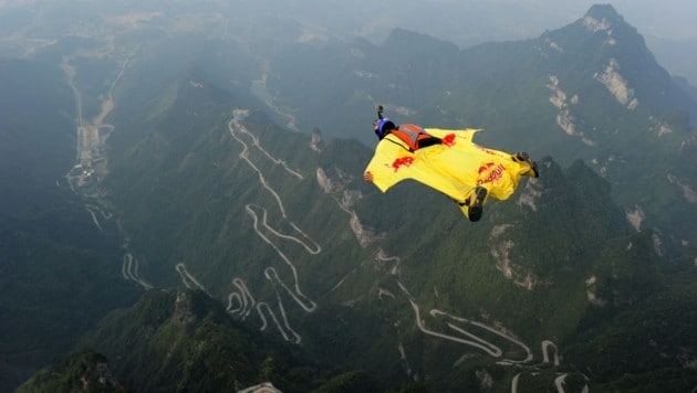 Wingsuit-Pilot (Symbolbild) (Bild: APA/AFP/STR)