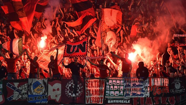 Fans von Eintracht Frankfurt bei einem Bundesliga-Spiel gegen Nürnberg (Bild: GEPA)