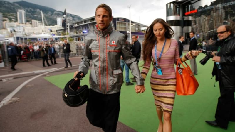 Jenson Button und Jessica Michibata (Bild: AP)