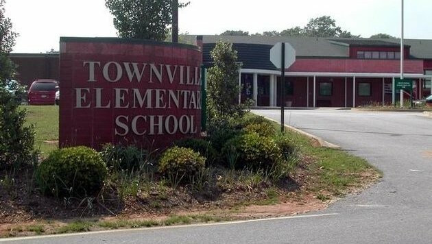 Die Townville Elementary School (Bild: Twitter.com/KAGSnews)