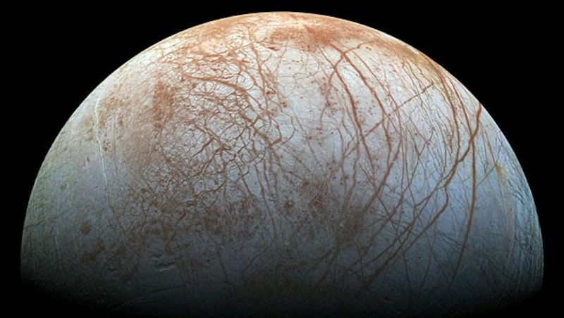 Die eisige Oberfläche des Jupitermondes Europa (Bild: NASA/JPL-Caltech/SETI Institute)