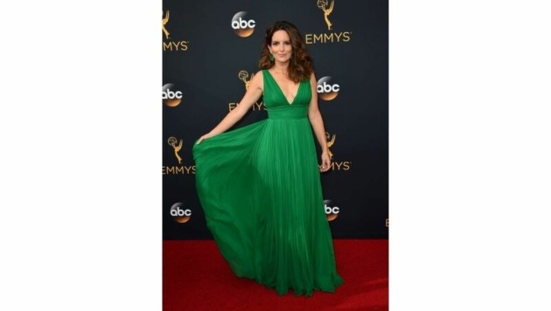 Top: Tina Fey in einer grünen Robe von Oscar de la Renta (Bild: Jordan Strauss/Invision/AP)