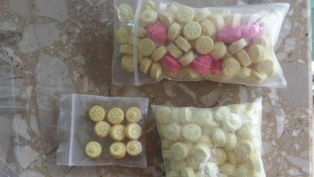 210 Ecstasy-Tabletten konnten in der Wohnung des Bosniers in Lehen sichergestellt werden. (Bild: Polizei)