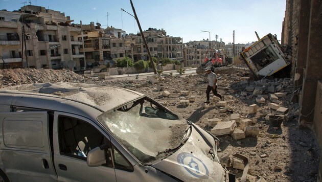Die syrische Stadt Aleppo nach einem Bombenangriff. (Bild: APA/AFP/Karam Al-Masri)