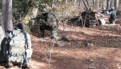 Airsoft-Spieler erschrecken Passanten mitunter aufgrund ihres martialischen Auftretens. In der Stadt Völkermarkt schossen drei Burschen mit den Plastikgeschossen von einem Balkon (Symbolbild). (Bild: Michael Brown (UNHchabo) Wikipedia CC BY 2.5)