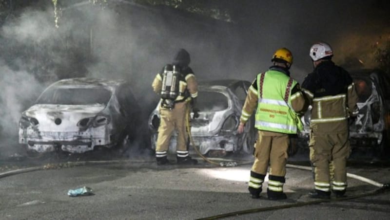 Ausgebrannte Autos in Malmö (Bild: EPA)