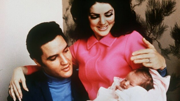 Elvis Presley mit Ehefrau Priscilla und Tochter Lisa Marie im Jahr 1968 (Bild: dpa/A0001 UPI/A0001 Upi)