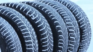 Ungewöhnliches Ergebnis im Winterreifentest: Der Beste auf Schnee ist insgesamt das ...