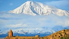 Der biblische Berg Ararat und das Kloster Chor Virap. (Bild: Fotolia)