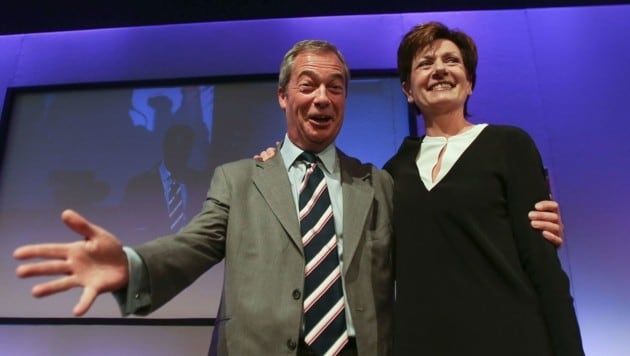 Strahlende Gesichter bei Nigel Farage und seiner Nachfolgerin Diane James (Bild: APA/AFP/DANIEL LEAL-OLIVAS)