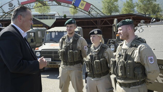 Verteidigungsminister Doskozil auf Truppenbesuch im Kosovo (Bild: APA/BUNDESHEER/PUSCH)