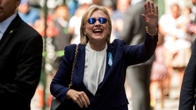 Clinton kehrt nach ihrer Lungenentzündung wieder in den Wahlkampf zurück. (Bild: ASSOCIATED PRESS)