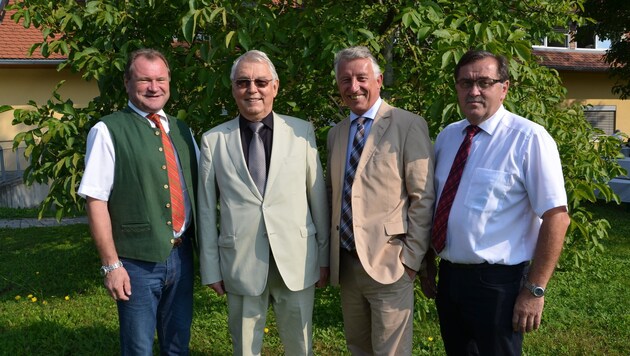 Von links Bürgermeister Rudolf Rauch, Max Taucher, Helmut Mödlhammer und Otmar Hiebaum. (Bild: Jakob Traby)