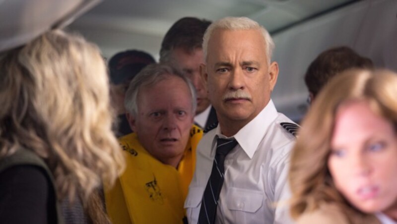 Tom Hanks als US-Pilot Chesley Sullenberger in "Sully" (Bild: AP)