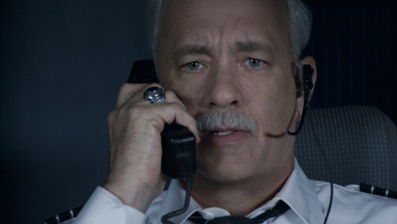 Tom Hanks als US-Pilot Chesley Sullenberger in "Sully" (Bild: AP)