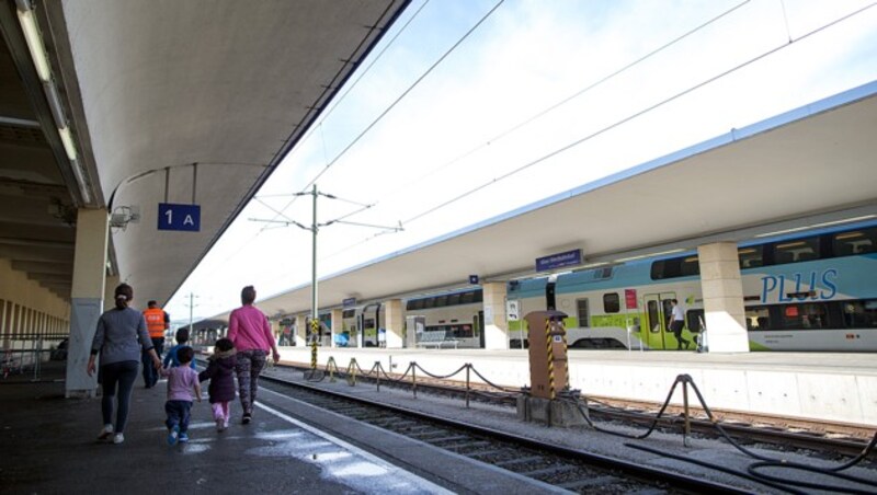 Eine Garnitur der Westbahn im Wiener Westbahnhof (Bild: APA/Georg Hochmuth)