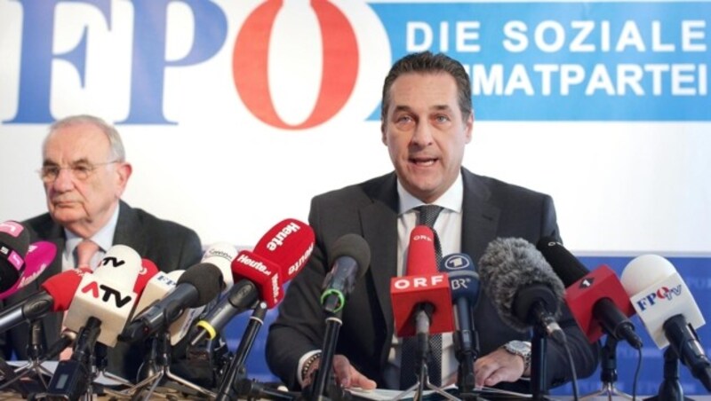 Wahlanfechtung durch die FPÖ: Im Bild Rechtsanwalt Dieter Böhmdorfer und Heinz-Christian Strache (Bild: APA/GEORG HOCHMUTH)