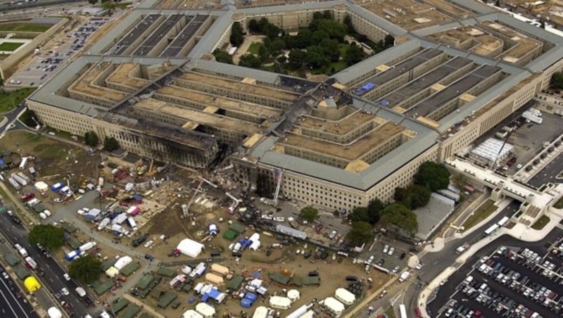 Das beschädigte Pentagon in Washington kurz nach dem 11. September 2001 (Bild: APA/AFP/DoD/TECH. SGT. CEDRIC H. RUDISILL)