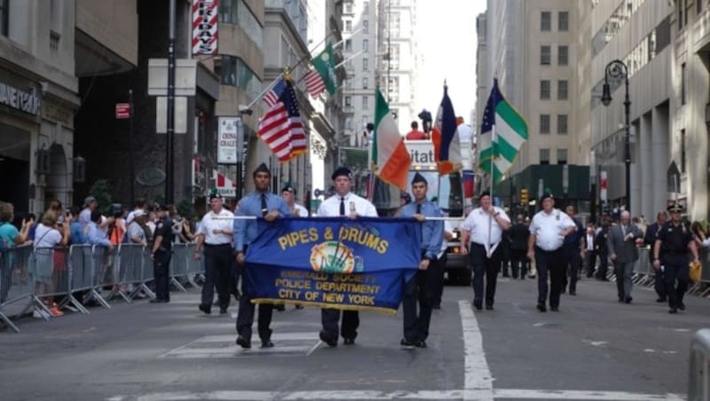 Die Musikkapellen der New Yorker Polizei gedenken der Anschläge vom 11. September. (Bild: AFP)
