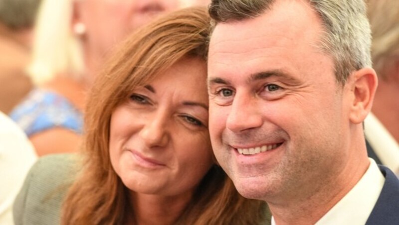 Norbert Hofer mit Ehefrau Verena (Bild: APA/WERNER KERSCHBAUMMAYR)