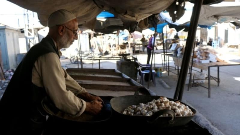 An einzelnen Ständen werden noch lokales Gemüse und Obst angeboten. (Bild: APA/AFP/THAER MOHAMMED)