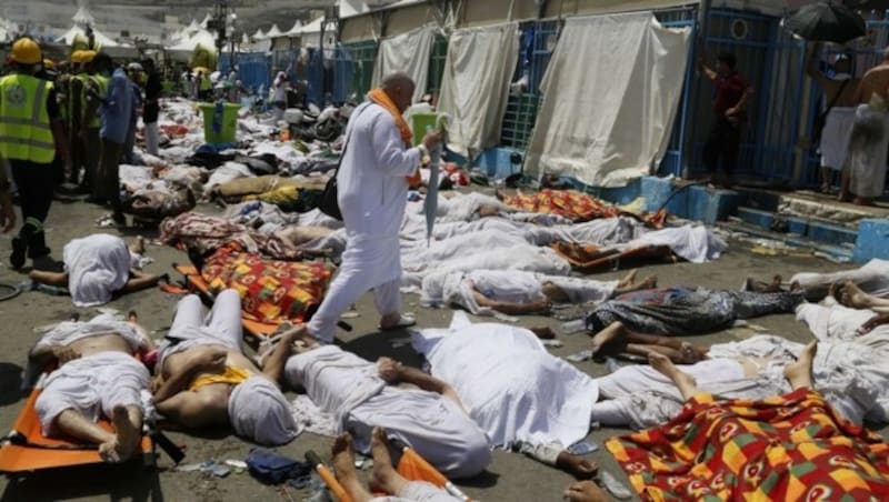 Tote Pilger nach der Massenpanik 2015 in Mekka (Bild: AP)