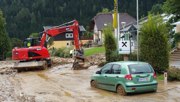 Das Auto dieses Slowenen blieb stecken. (Bild: Fritz Kimeswenger)