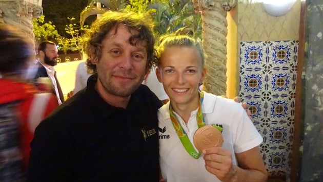 Der Pölstaler Pfarrer Heimo Schäfmann und Bronzemedaillengewinnerin Tanja Frank in Rio. (Bild: Schäfmann)
