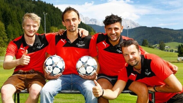 Rettenwender, Jamrich, Türkmen und Coach Lienbacher (v.li.) freuen sich über ihren Erfolgslauf. (Bild: Gerhard Schiel)