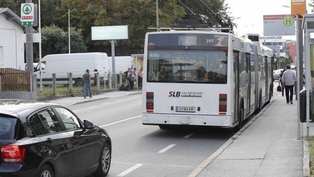 Ob Auto oder Bus: Viele Salzburger legen auf dem Arbeitsweg viele Kilometer zurück. (Bild: Markus Tschepp)