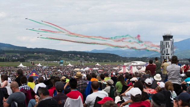 300.000 Fans stürmten die Flugvorführungen bei der Airpower in Zeltweg (Bild: Samo Vidic/Red Bull Content Pool)