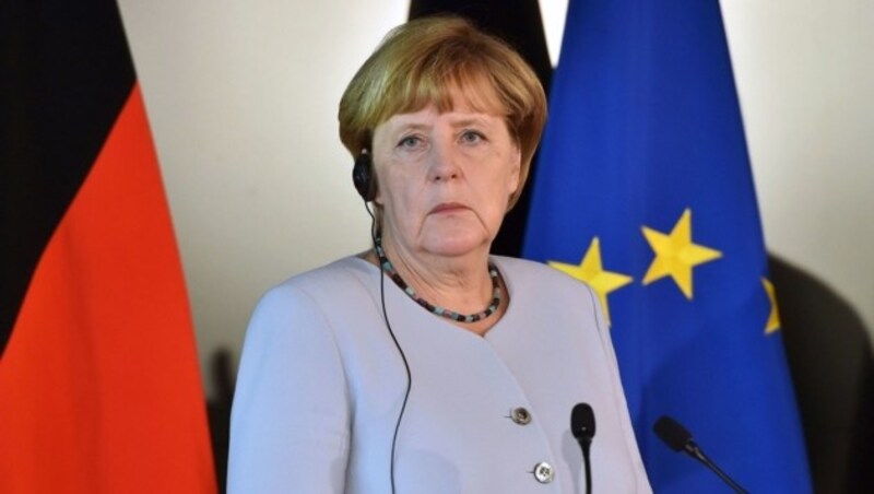 Bundeskanzlerin Angela Merkel gesteht Fehler ein: "Auch wir haben zu lange zugesehen." (Bild: APA/AFP/GIUSEPPE CACACE)