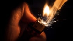 Die Zündlerbuben beschäftigten 25 Feuerwehrleute und konnten rasch ausgeforscht werden. (Bild: thinkstockphotos.de (Symbolbild))