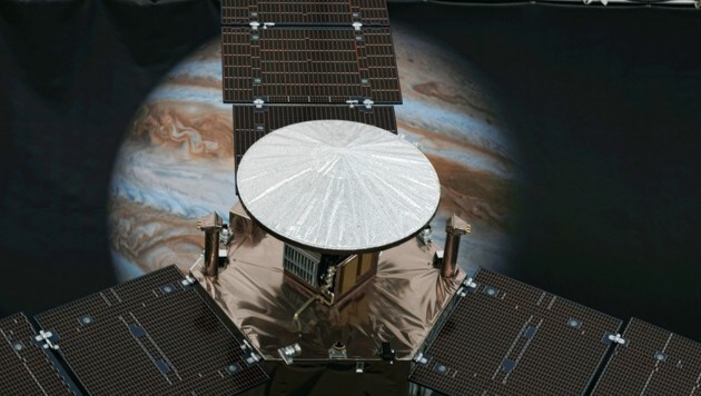 Ein "Juno"-Modell in einem NASA-Labor in Pasadena, Kalifornien (Bild: ASSOCIATED PRESS)