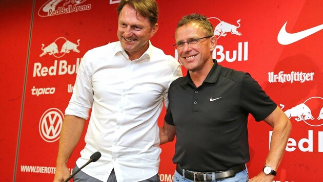 Ralf Rangnick (re.) mit Trainer Ralph Hasenhüttl (Bild: APA/AFP/dpa/JAN WOITAS)