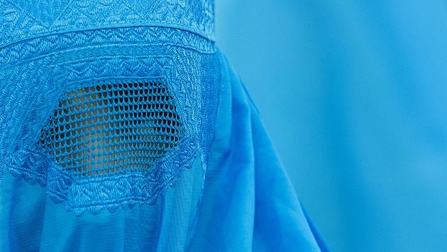 Eine Frau in Burka (Bild: APA/dpa/Boris Roessler)