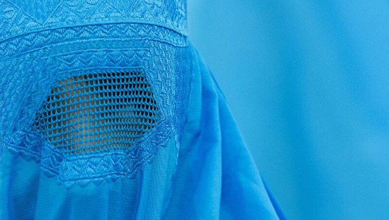 Eine Frau in Burka (Bild: APA/dpa/Boris Roessler)