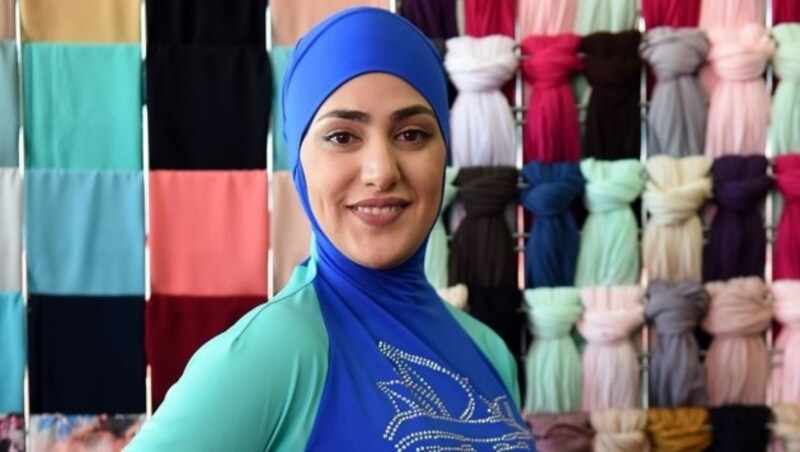 Für 80 bis 100 Euro kann man den Burkini bei Zanetti kaufen. (Bild: APA/AFP/SAEED KHAN)