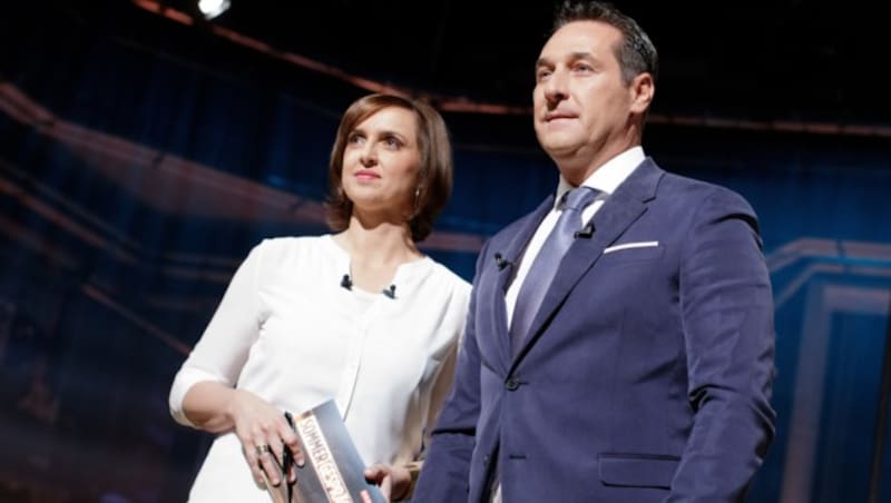 Heinz-Christian Strache und Moderatorin Susanne Schnabl (Bild: APA/GEORG HOCHMUTH)