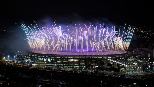 Feuerwerk bei der Olympia-Abschlussfeier in Rio (Bild: AP)