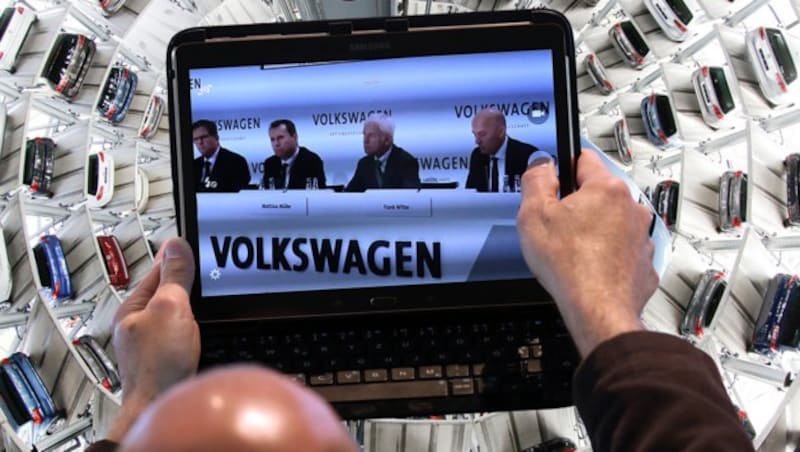 Schweizer VW-Fahrerinnern und VW-Fahrer gehen im Dieselskandal leer aus. Eine Sammelklage war jetzt nicht erfolgreich (Archivbild). (Bild: APA/AFP/Ronny Hartmann)