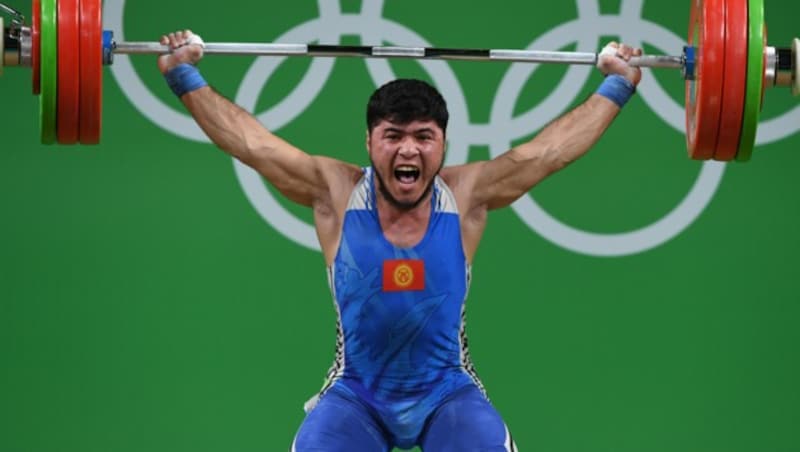 Der Kirgise Isat Artykow war der erste Medaillengewinner der Olympischen Spiele 2016 in Rio des Dopings überführt worden. (Bild: APA/AFP/GOH CHAI HIN)