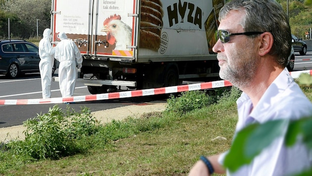 Fahnder Christian Rosenich (rechts) identifizierte mit seinem Team die Toten. (Bild: APA/Roland Schlager, Reinhard Holl)